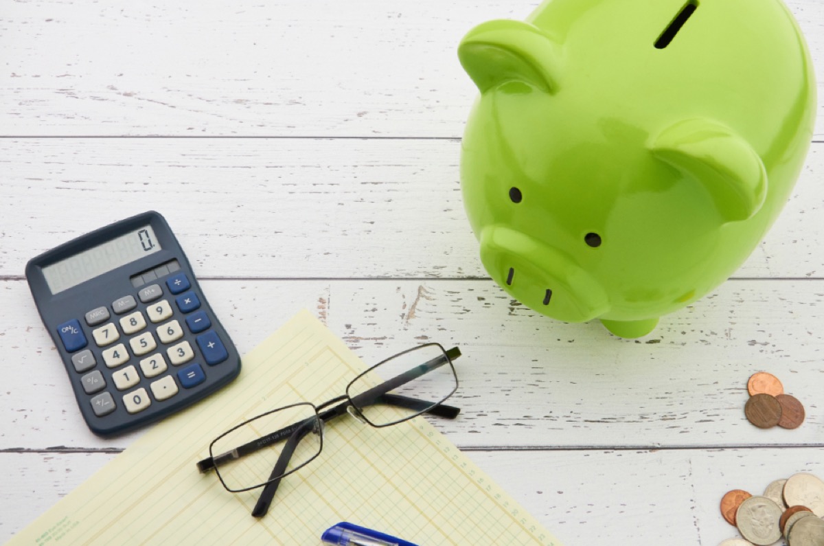 Piggy bank — finding the cheapest reliable IPTV in 2026